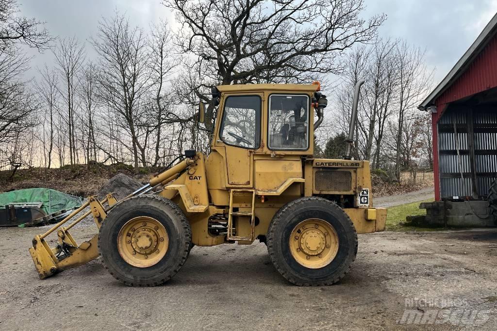 CAT 910 Iekrāvēji uz riteņiem