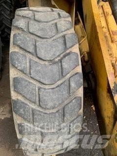 CAT 910 Iekrāvēji uz riteņiem