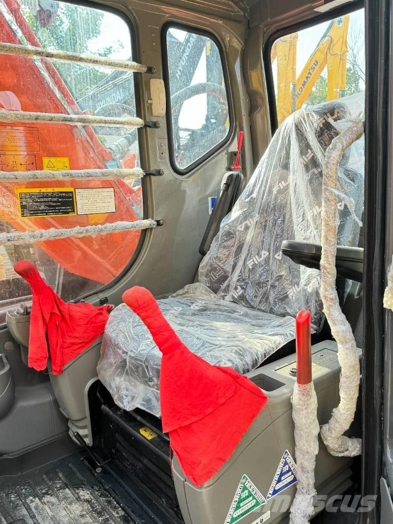 Hitachi ZX 200 Kāpurķēžu ekskavatori