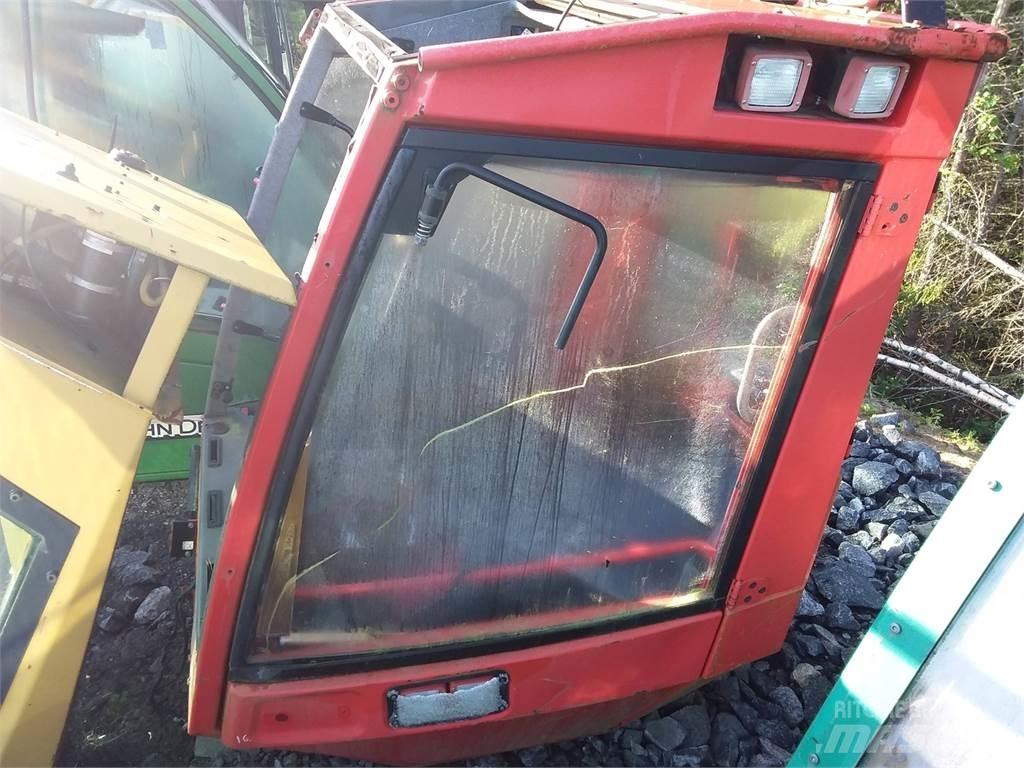 Komatsu 911.5 Kabīnes un interjers