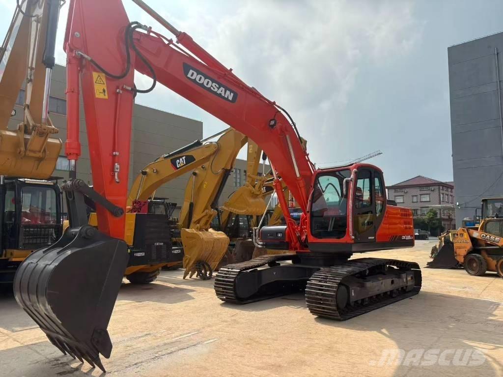 Doosan 225 LC Kāpurķēžu ekskavatori