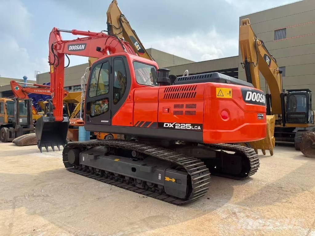 Doosan 225 LC Kāpurķēžu ekskavatori