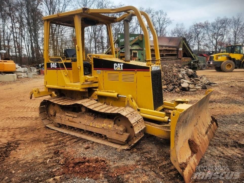 CAT D 4 C Kāpurķēžu buldozeri
