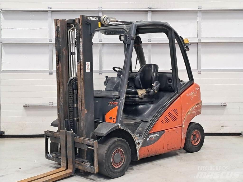 Linde H25D-02 Tehnika ar dīzeļa dzinēju