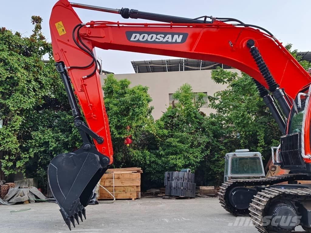 Doosan DX300LC-9C Kāpurķēžu ekskavatori