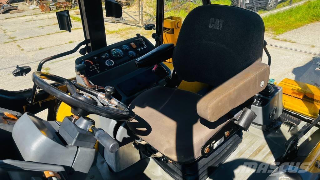 CAT 428 C Ekskavatori-iekrāvēji