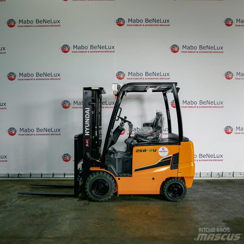 Hyundai 25B-9U Tehnika ar dīzeļa dzinēju