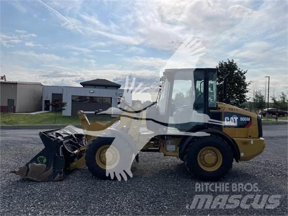 CAT 906M Iekrāvēji uz riteņiem