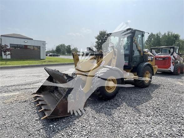 CAT 906M Iekrāvēji uz riteņiem