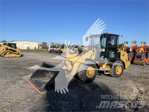 CAT 906M Iekrāvēji uz riteņiem