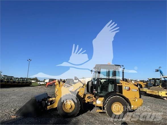 CAT 906M Iekrāvēji uz riteņiem
