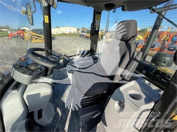 CAT 906M Iekrāvēji uz riteņiem