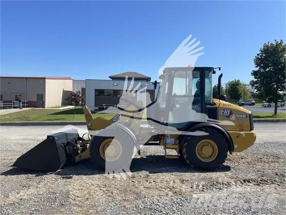 CAT 906M Iekrāvēji uz riteņiem