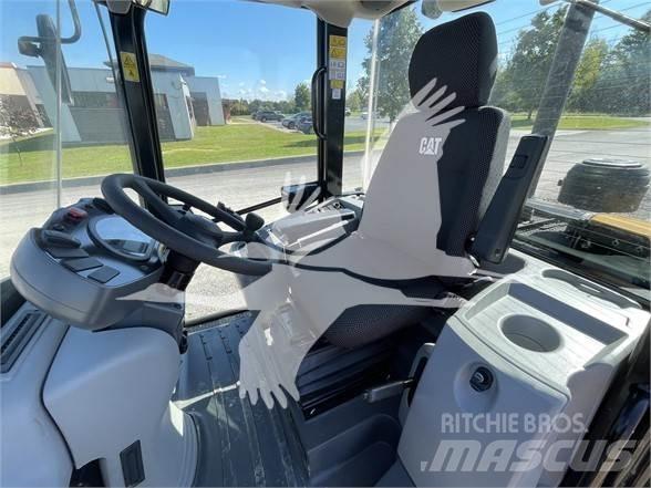 CAT 906M Iekrāvēji uz riteņiem