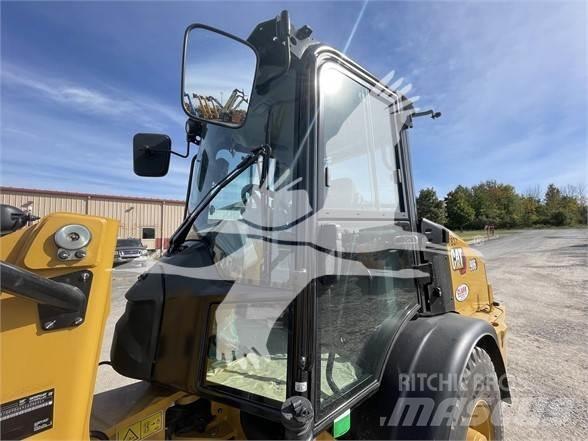 CAT 906M Iekrāvēji uz riteņiem
