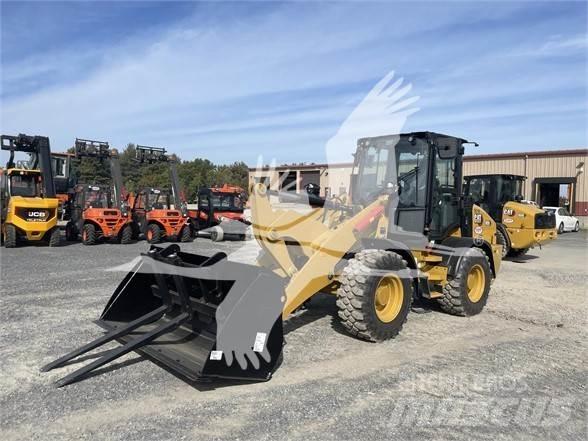 CAT 908 Iekrāvēji uz riteņiem