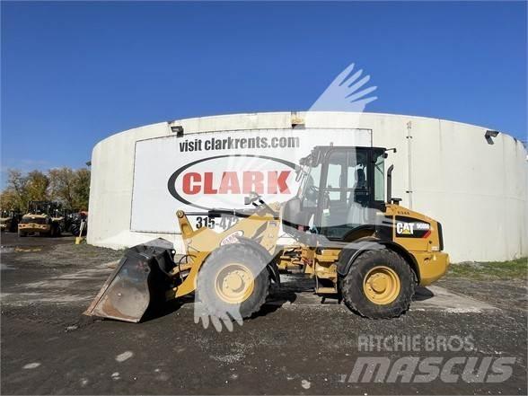 CAT 908M Iekrāvēji uz riteņiem