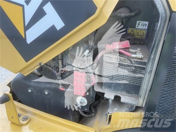 CAT 908M Iekrāvēji uz riteņiem
