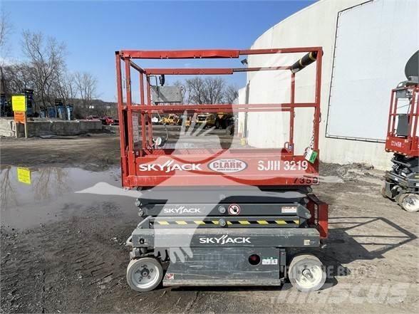 SkyJack SJ3219 Šķerveida pacēlāji