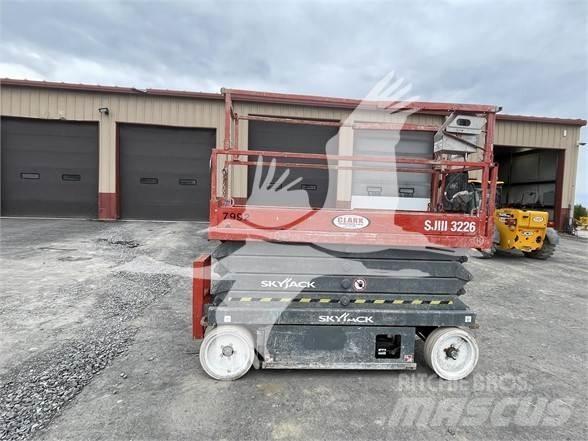 SkyJack SJ3226 Šķerveida pacēlāji