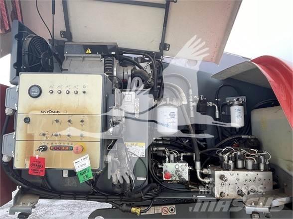 SkyJack SJ66T Teleskopiskie pacēlāji
