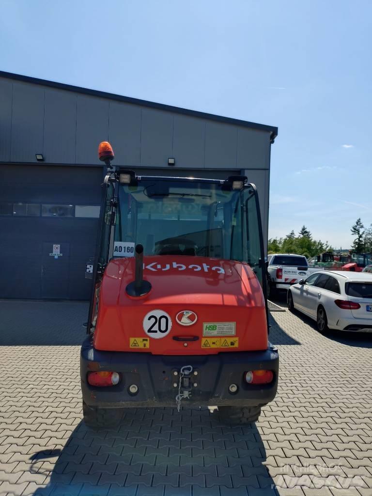 Kubota R 070 Iekrāvēji uz riteņiem
