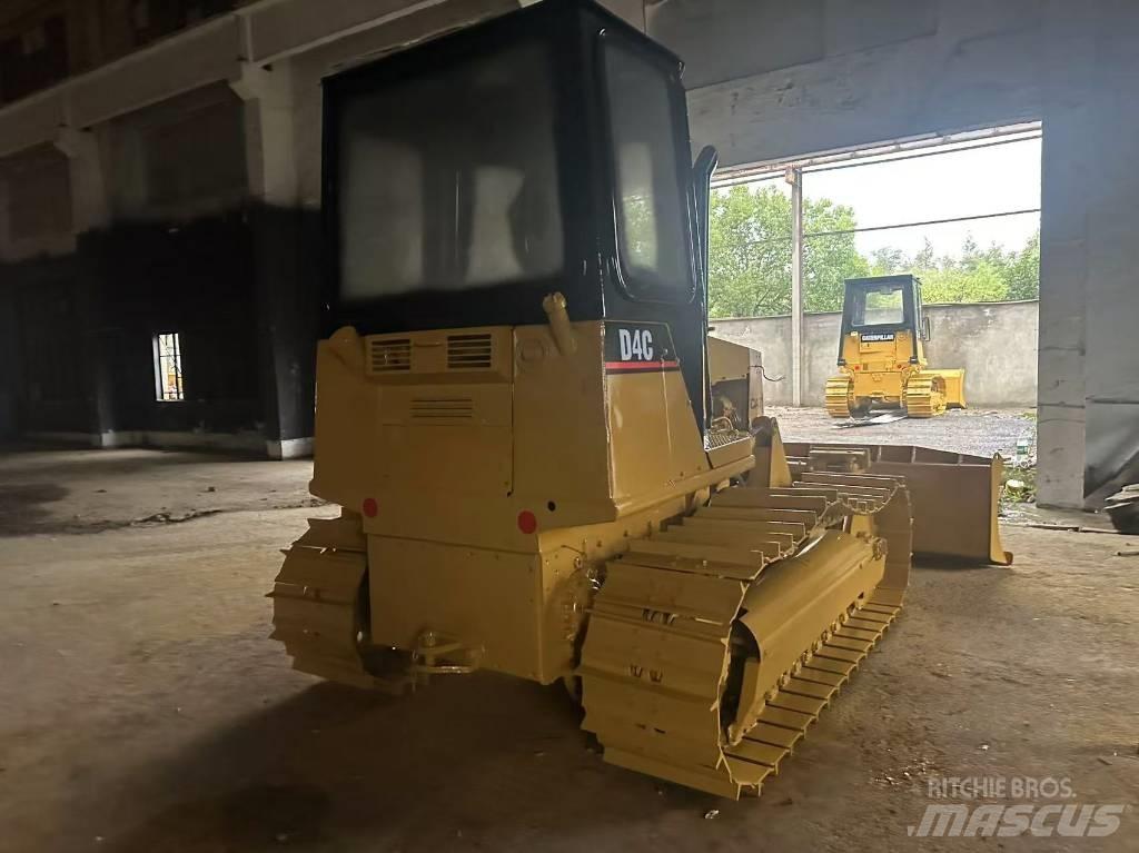 CAT D 4 C Kāpurķēžu buldozeri