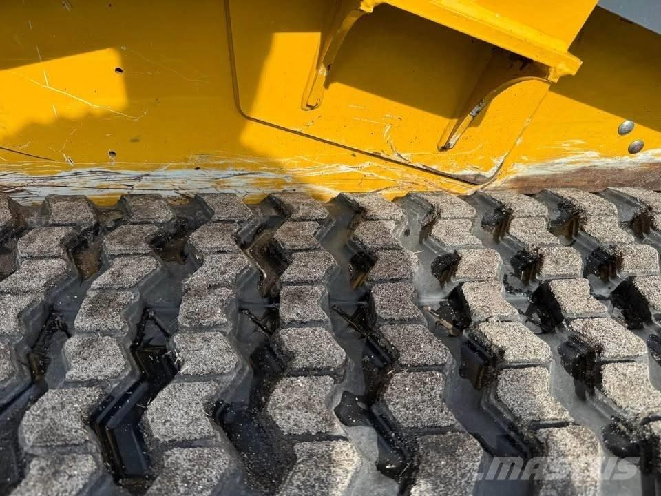 John Deere 317G Lietoti riteņu kompaktiekrāvēji