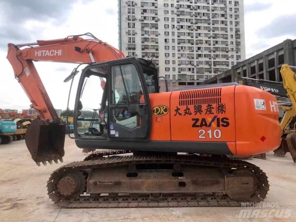 Hitachi ZX 210 Kāpurķēžu ekskavatori