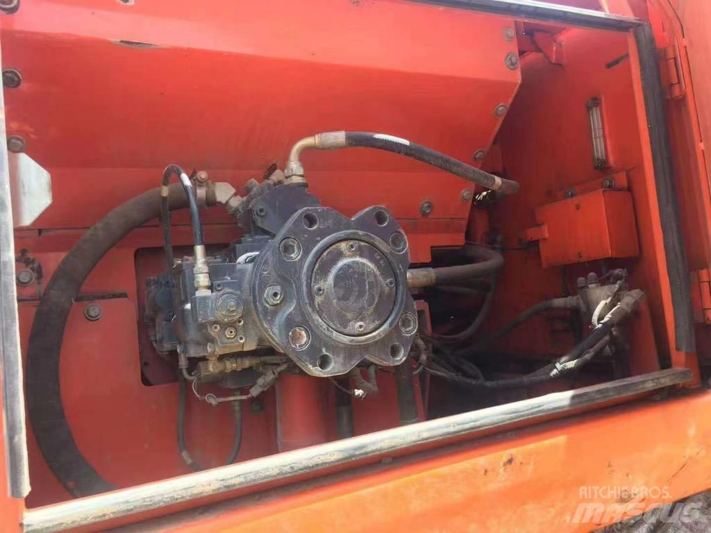 Hitachi ZX 210 Kāpurķēžu ekskavatori