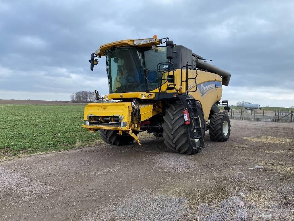 New Holland CX 8090 Ražas novākšanas kombaini