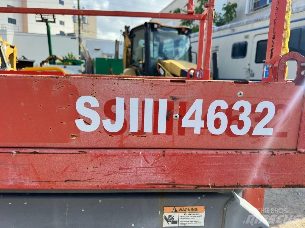 JLG 32 Lift Šķerveida pacēlāji