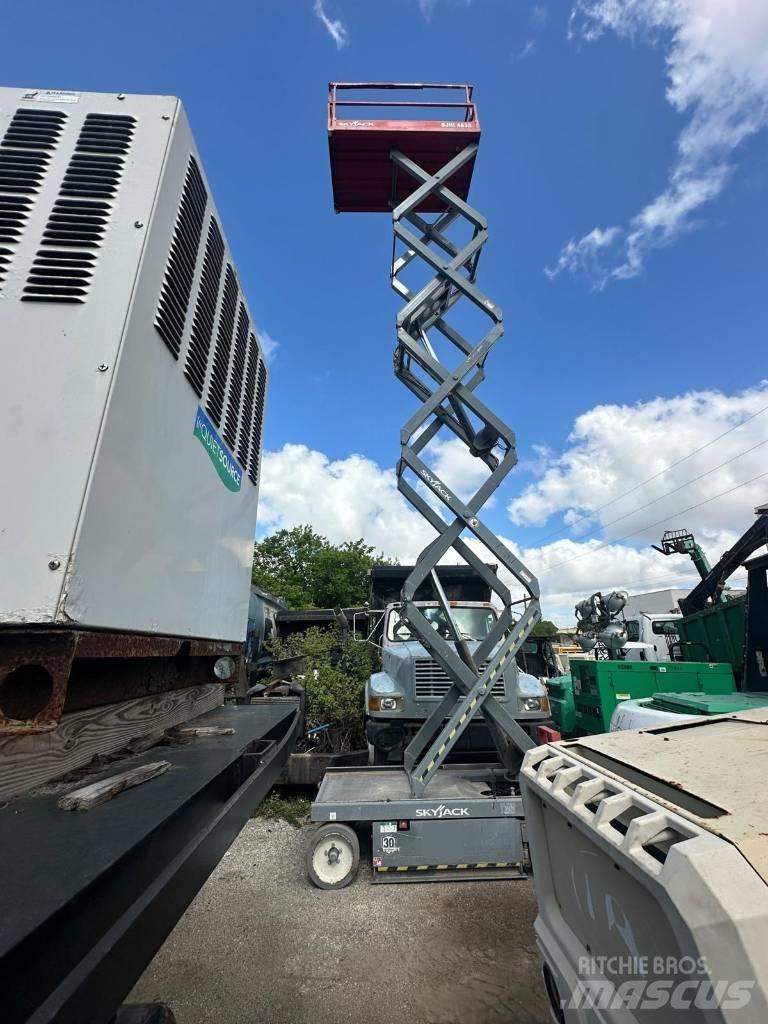 JLG 32 Lift Šķerveida pacēlāji