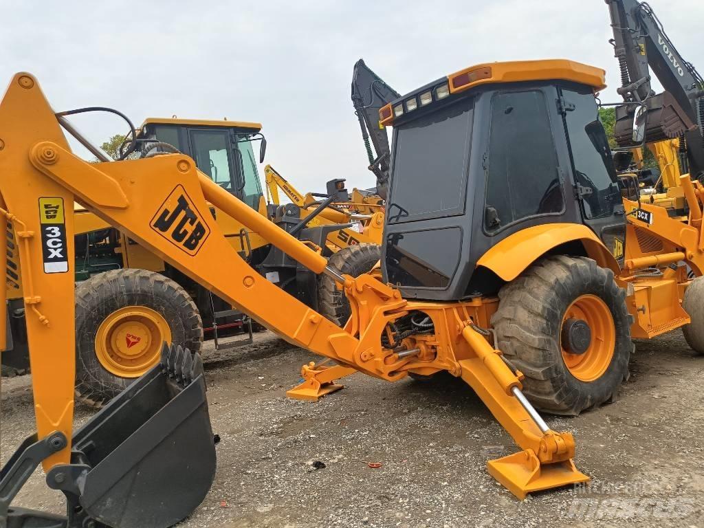 JCB 3 CX Iekrāvēji uz riteņiem
