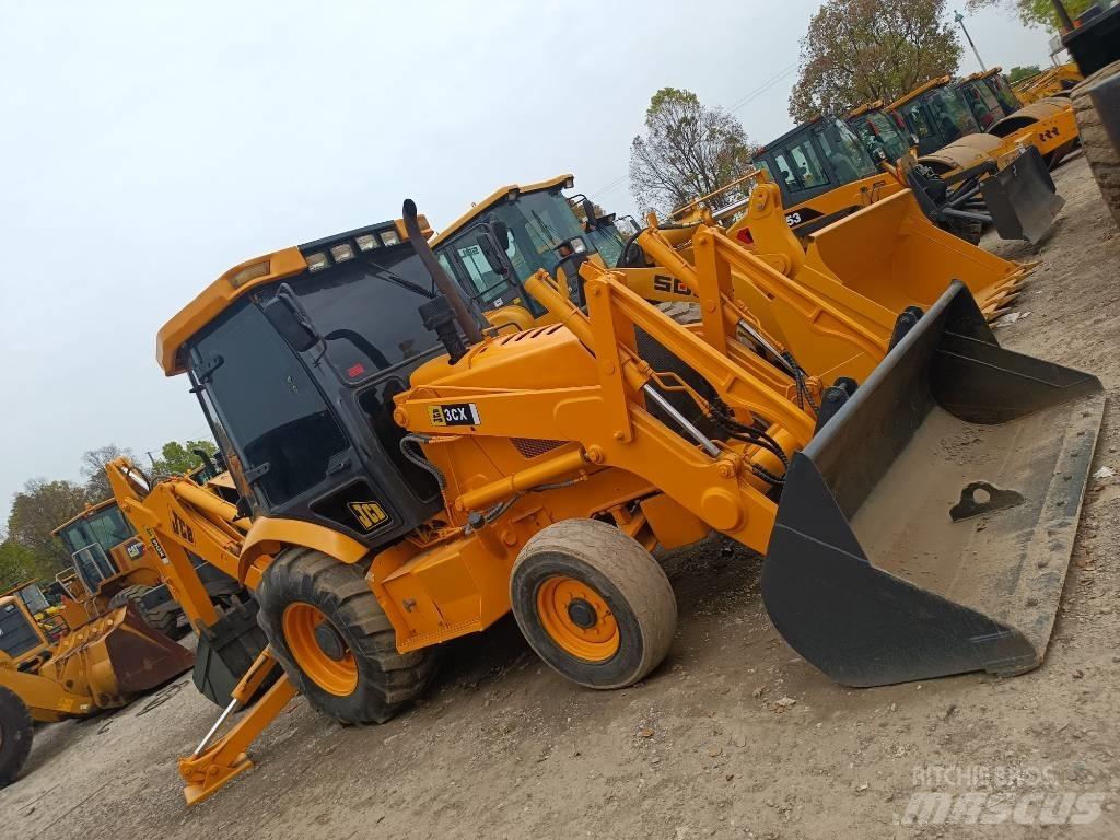 JCB 3 CX Iekrāvēji uz riteņiem