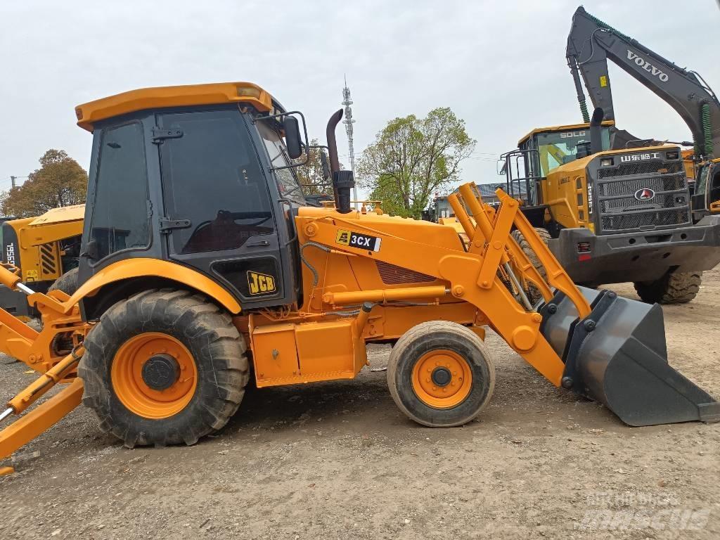JCB 3 CX Iekrāvēji uz riteņiem