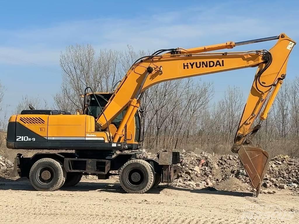 Hyundai R210W-9 Ekskavatori uz riteņiem
