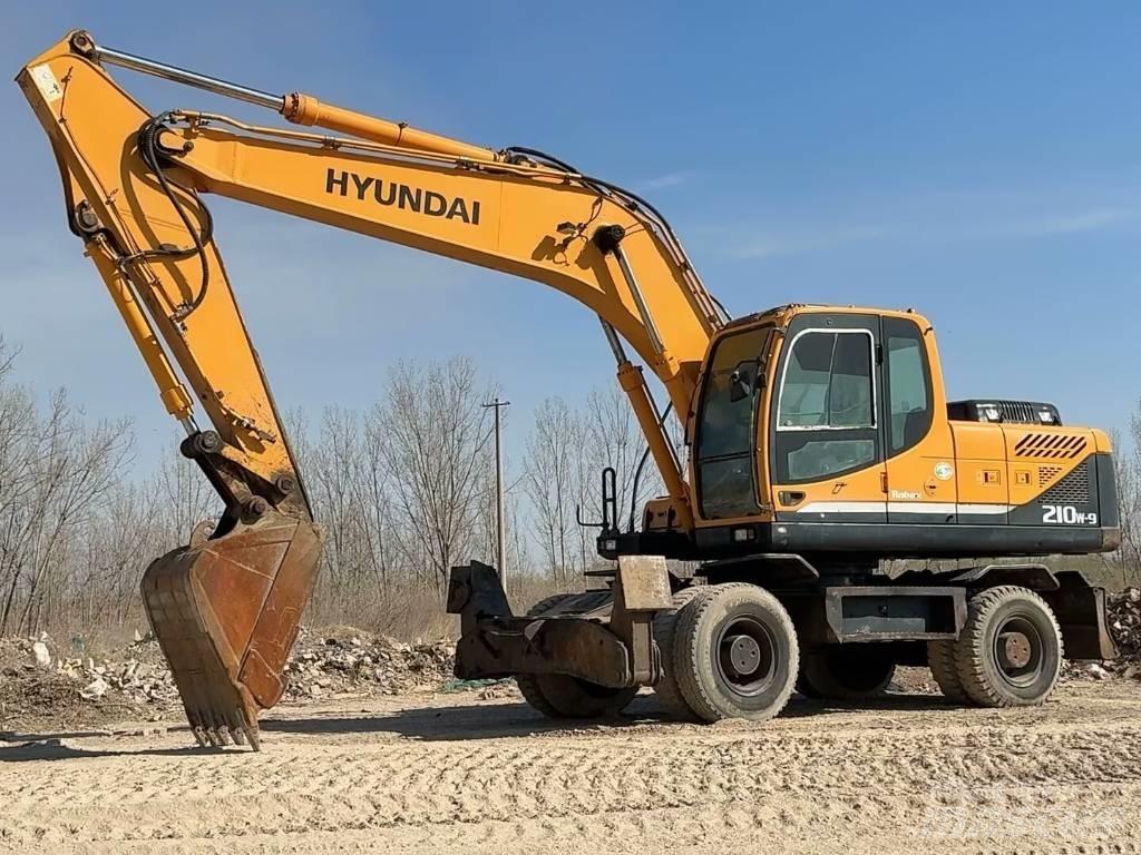 Hyundai R210W-9 Ekskavatori uz riteņiem