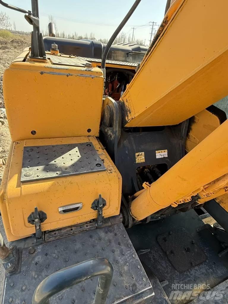 Hyundai R210W-9 Ekskavatori uz riteņiem