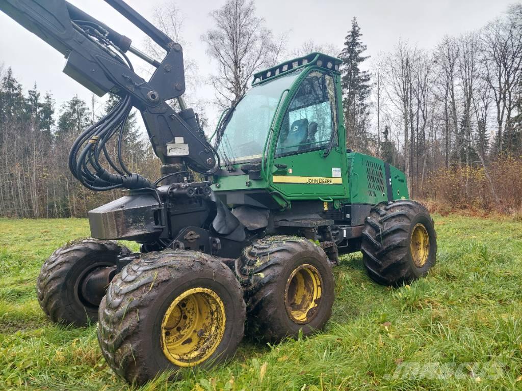 John Deere 770 D Harvesteri