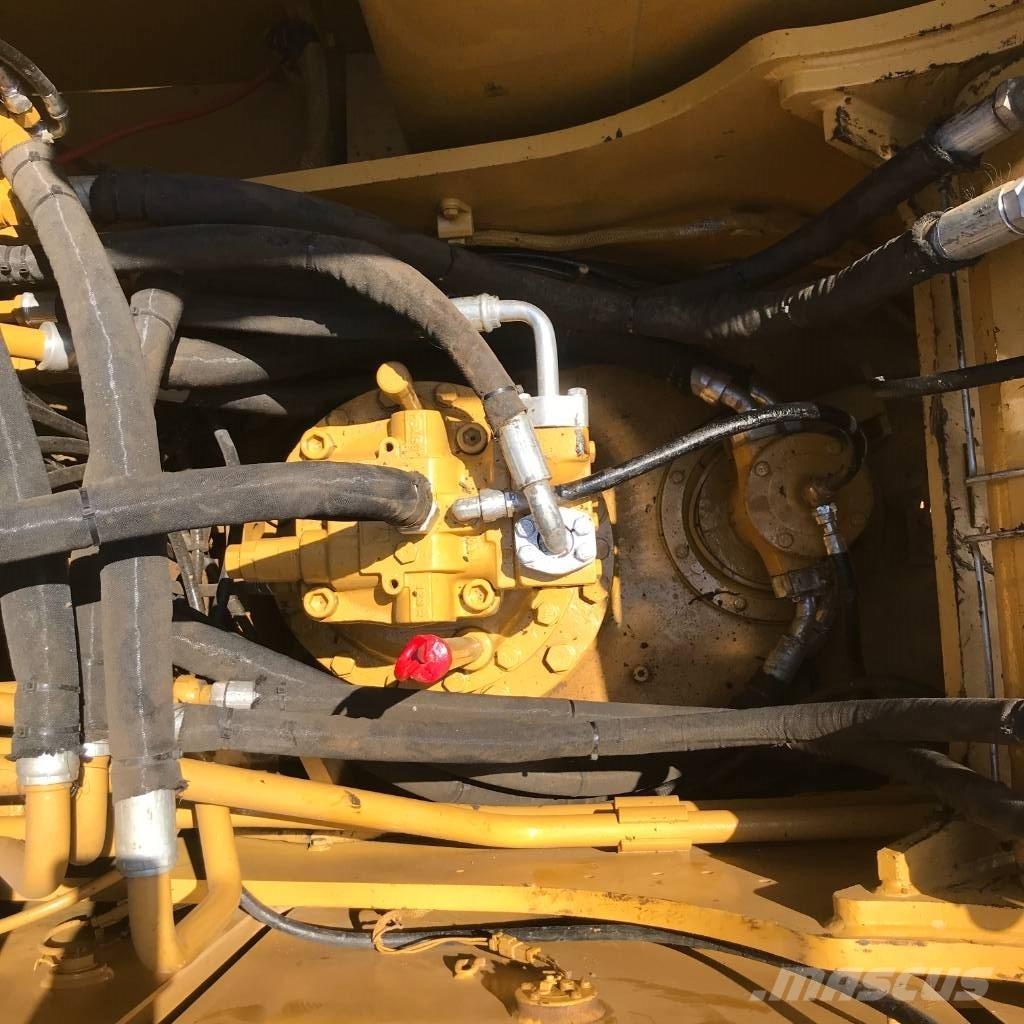 CAT 320 D Amfībijas tipa ekskavatori