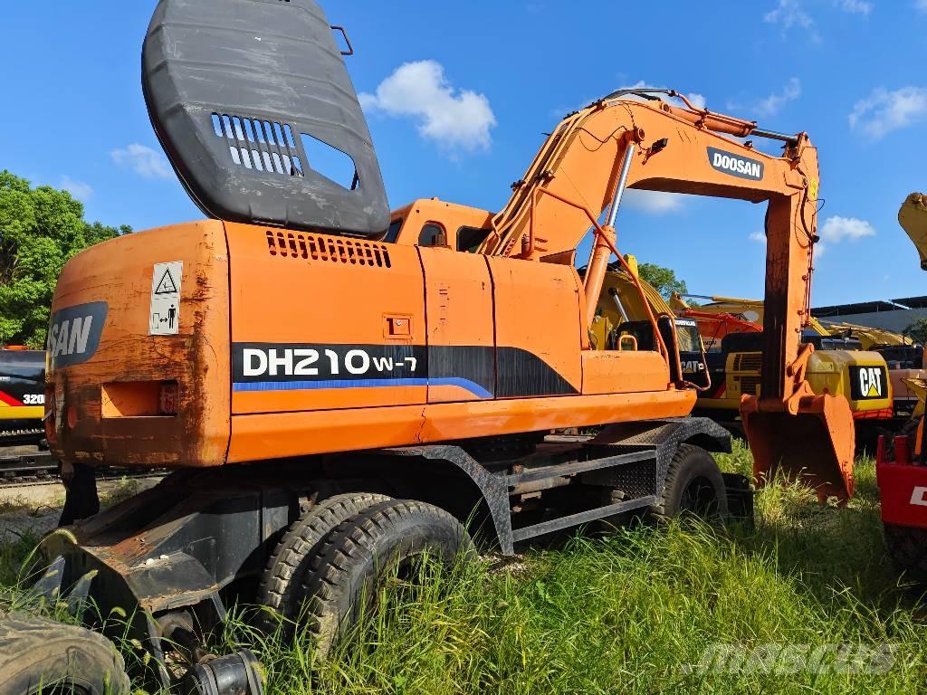 Doosan DH 210 W-7 Ekskavatori uz riteņiem