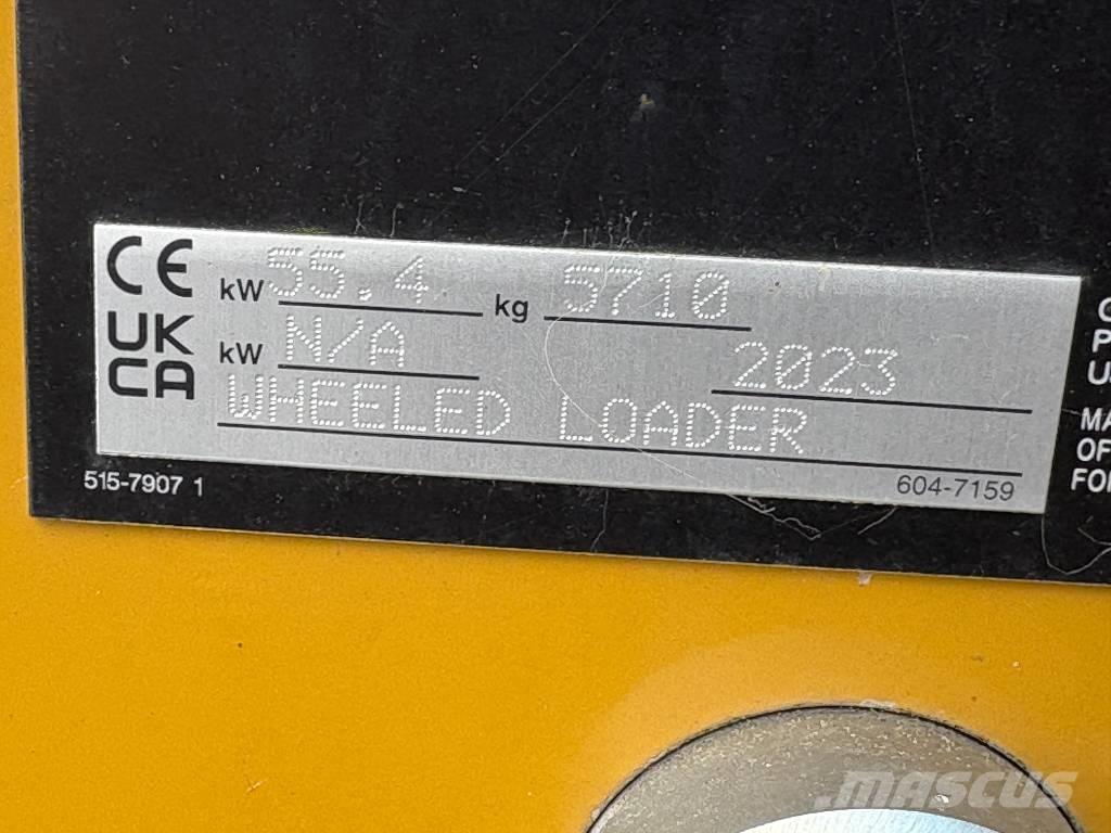 CAT 906 Iekrāvēji uz riteņiem