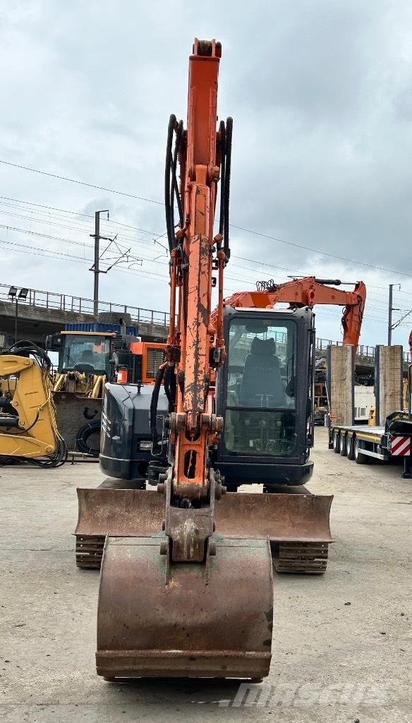 Hitachi Zaxis 85 USB Vidēja lieluma ekskavatori 7 t - 12 t