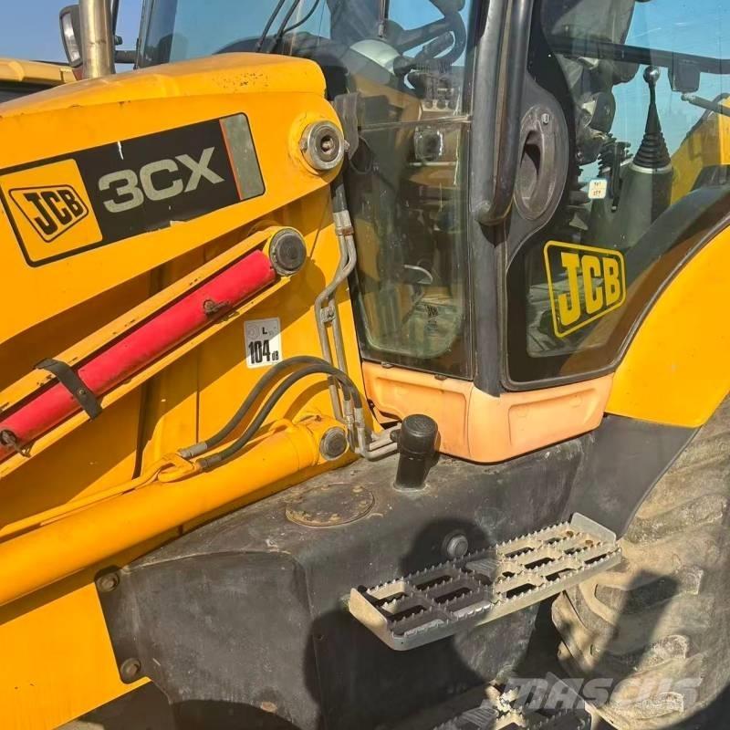 JCB 3 CX Ekskavatori-iekrāvēji