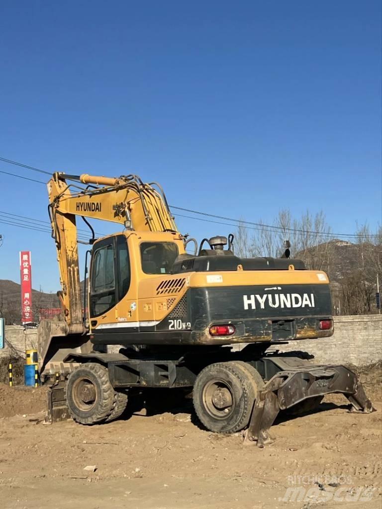 Hyundai R210W-9 Ekskavatori uz riteņiem