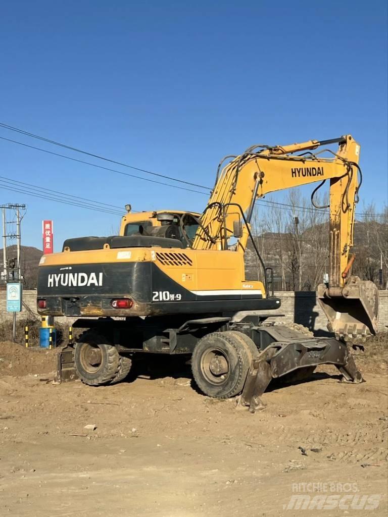 Hyundai R210W-9 Ekskavatori uz riteņiem