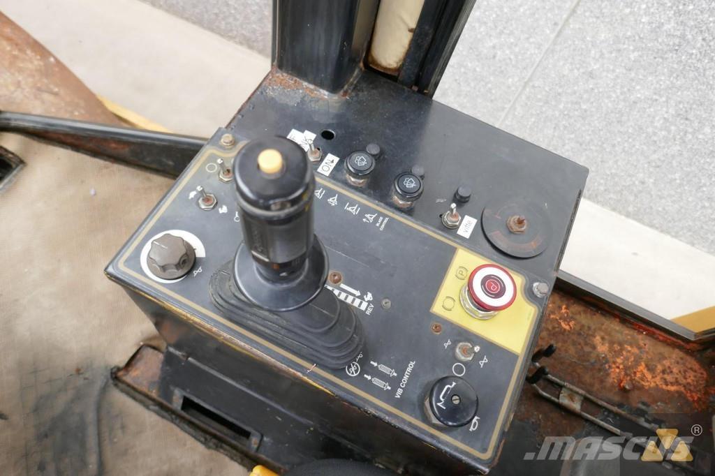 CAT CS433C Vienvalča grunts veltņi