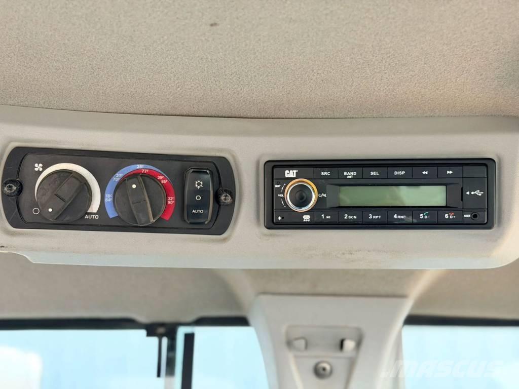 CAT 930M Iekrāvēji uz riteņiem