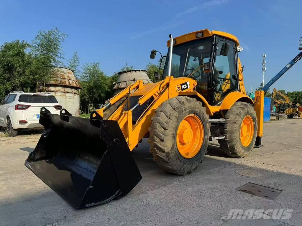 JCB 4CX Ekskavatori-iekrāvēji